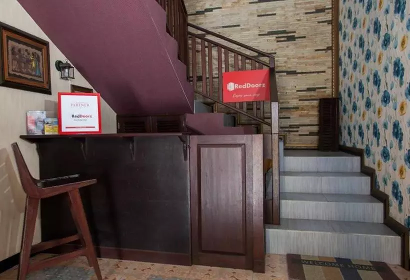 هتل Reddoorz Syariah Near Basuki Rahmat