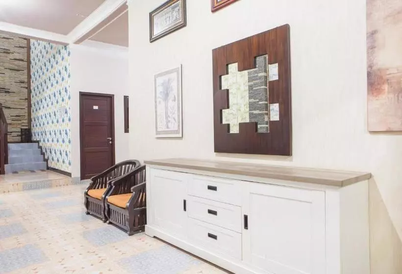 هتل Reddoorz Syariah Near Basuki Rahmat