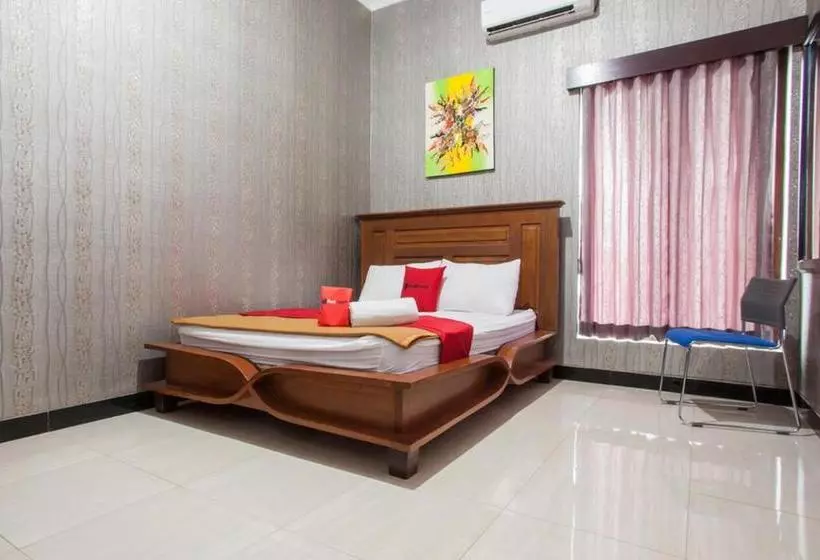 هتل Reddoorz Syariah Near Basuki Rahmat
