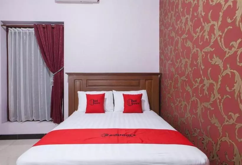 هتل Reddoorz Syariah Near Basuki Rahmat