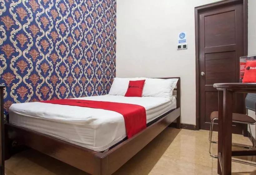 هتل Reddoorz Syariah Near Basuki Rahmat