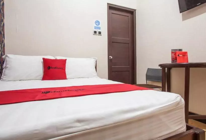 هتل Reddoorz Syariah Near Basuki Rahmat
