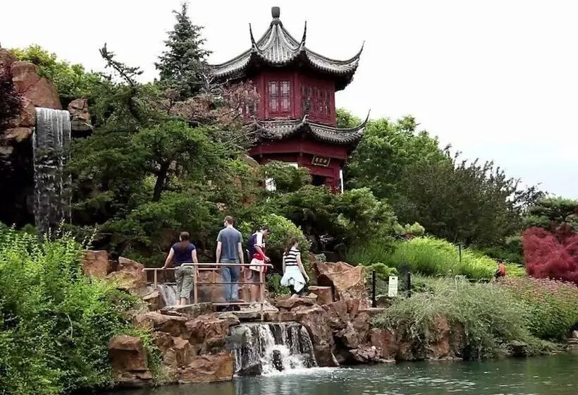 Hotelli Imperia Hôtel Et Suites Boucherville