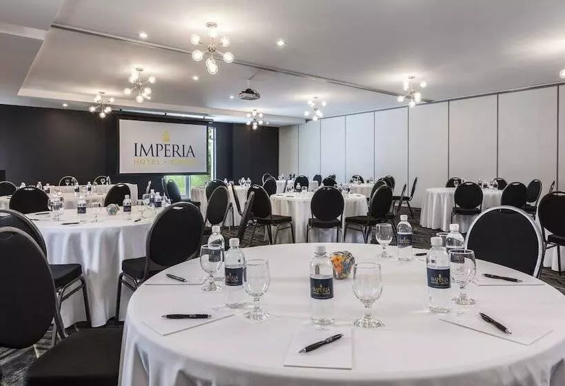 Hotelli Imperia Hôtel Et Suites Boucherville