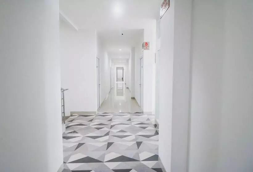 ペンション Reddoorz Plus Near Living Plaza Jababeka