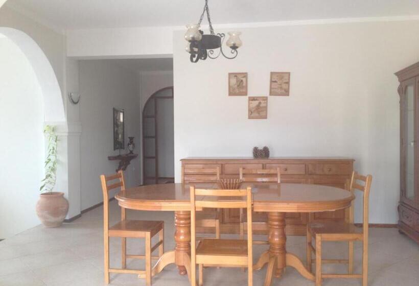 تختخواب و صبحانه Residencial Monte Cara