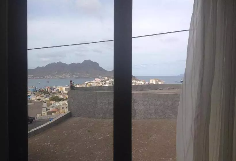 تختخواب و صبحانه Residencial Monte Cara