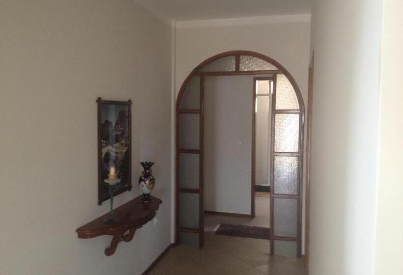 تختخواب و صبحانه Residencial Monte Cara