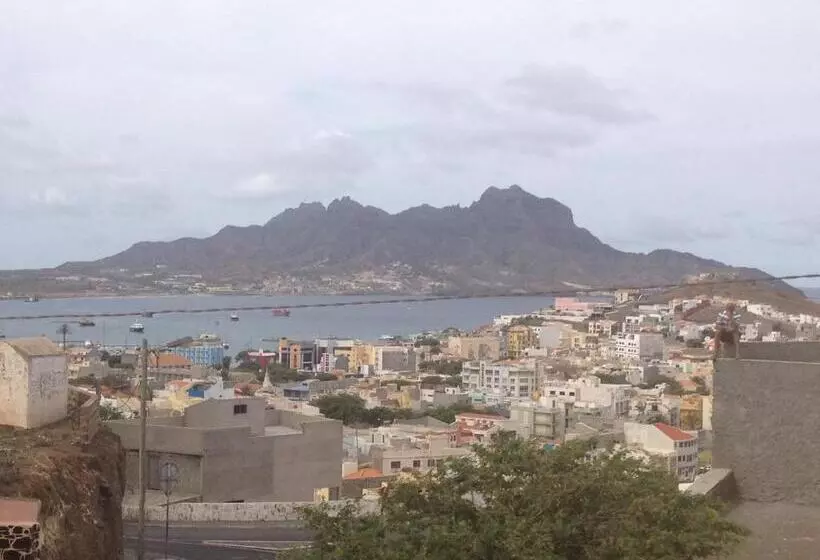 تختخواب و صبحانه Residencial Monte Cara