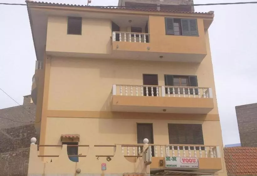 تختخواب و صبحانه Residencial Monte Cara
