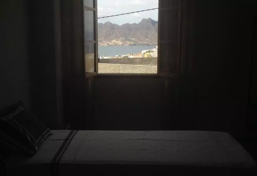 تختخواب و صبحانه Residencial Monte Cara