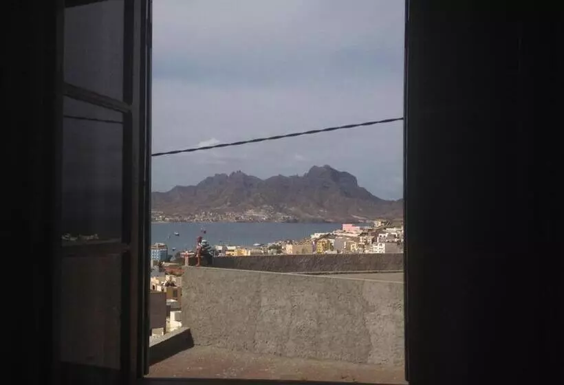 تختخواب و صبحانه Residencial Monte Cara