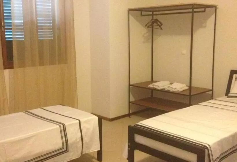تختخواب و صبحانه Residencial Monte Cara