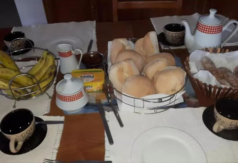 تختخواب و صبحانه Residencial Monte Cara