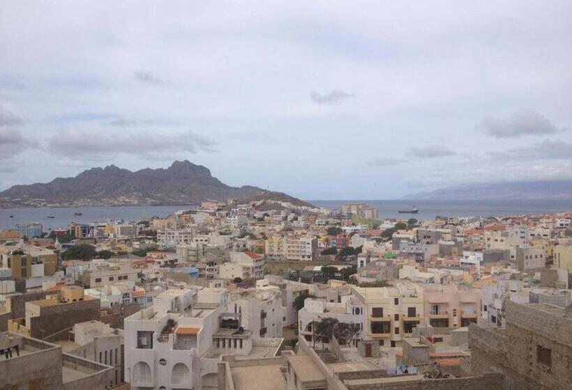 تختخواب و صبحانه Residencial Monte Cara