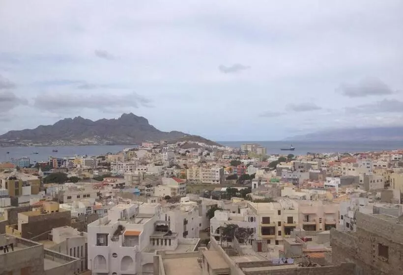 تختخواب و صبحانه Residencial Monte Cara