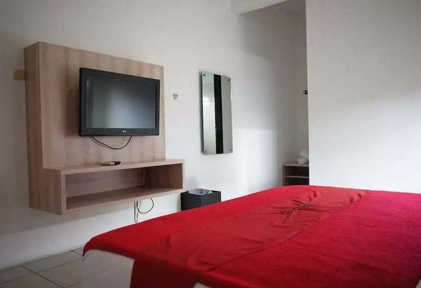 ペンション Reddoorz Near Taman Kota Lapang Merdeka Sukabumi