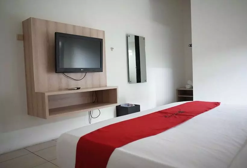 ペンション Reddoorz Near Taman Kota Lapang Merdeka Sukabumi