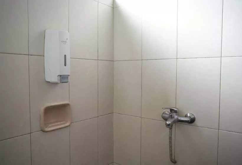 ペンション Reddoorz Near Taman Kota Lapang Merdeka Sukabumi