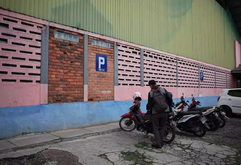 ペンション Reddoorz Near Taman Kota Lapang Merdeka Sukabumi