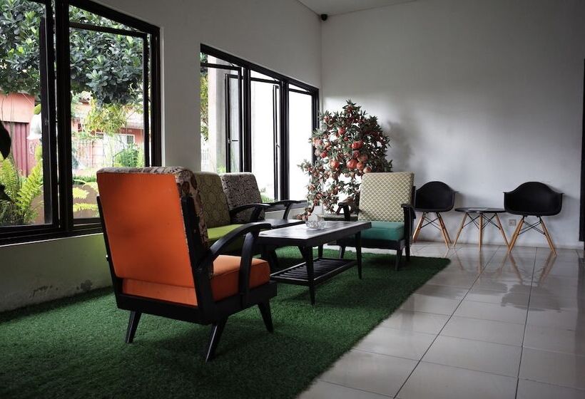 פנסיון Reddoorz Near Taman Kota Lapang Merdeka Sukabumi