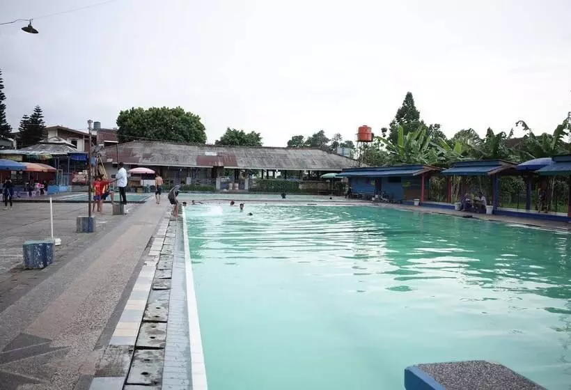 ペンション Reddoorz Near Taman Kota Lapang Merdeka Sukabumi