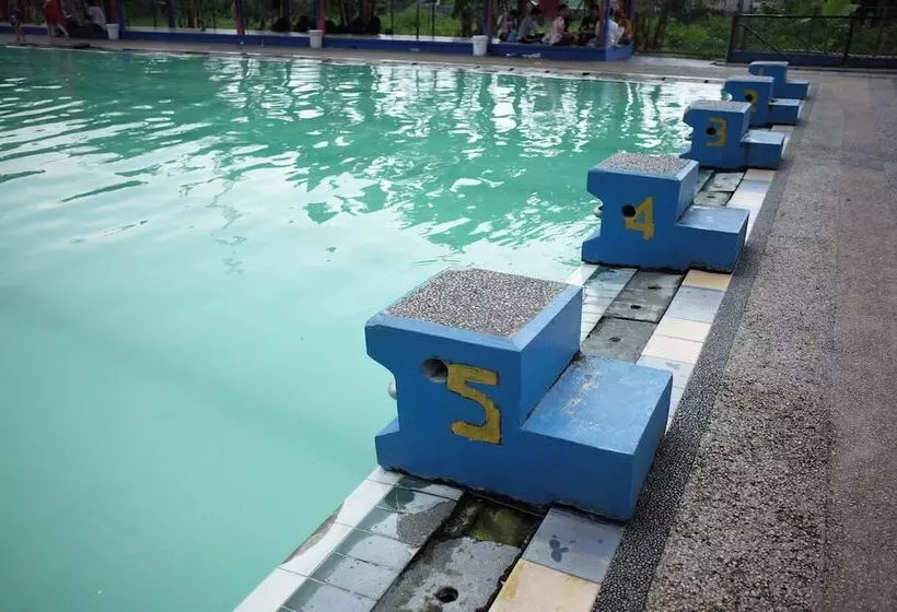 ペンション Reddoorz Near Taman Kota Lapang Merdeka Sukabumi