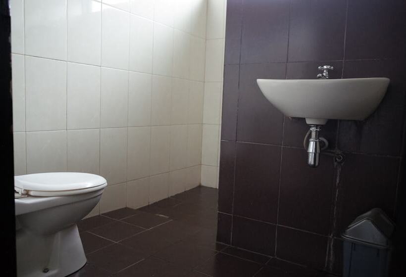 פנסיון Reddoorz Near Taman Kota Lapang Merdeka Sukabumi