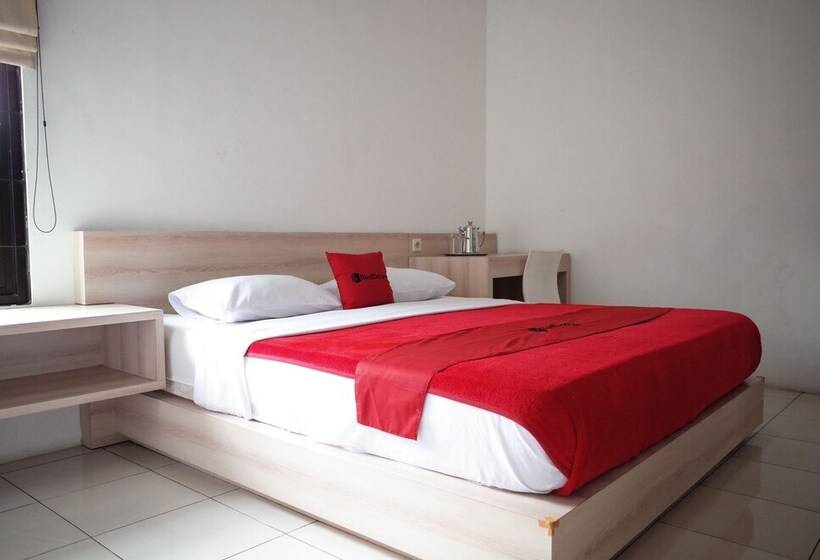 פנסיון Reddoorz Near Taman Kota Lapang Merdeka Sukabumi