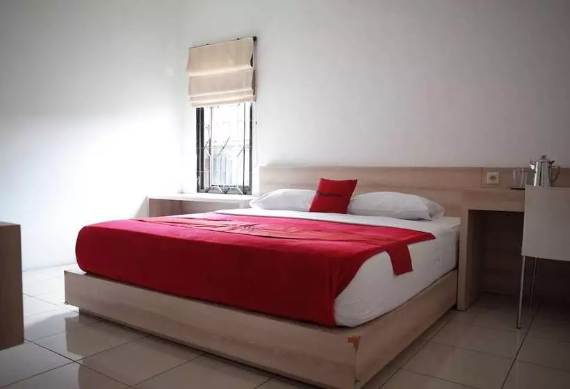 ペンション Reddoorz Near Taman Kota Lapang Merdeka Sukabumi