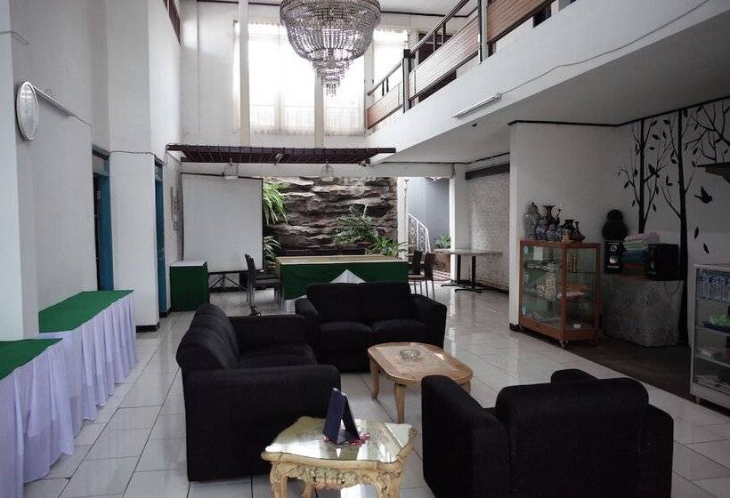 פנסיון Reddoorz Near Taman Kota Lapang Merdeka Sukabumi