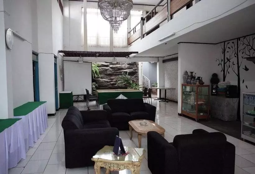 ペンション Reddoorz Near Taman Kota Lapang Merdeka Sukabumi