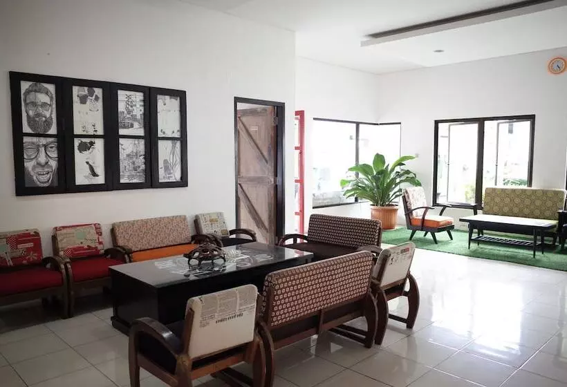 ペンション Reddoorz Near Taman Kota Lapang Merdeka Sukabumi