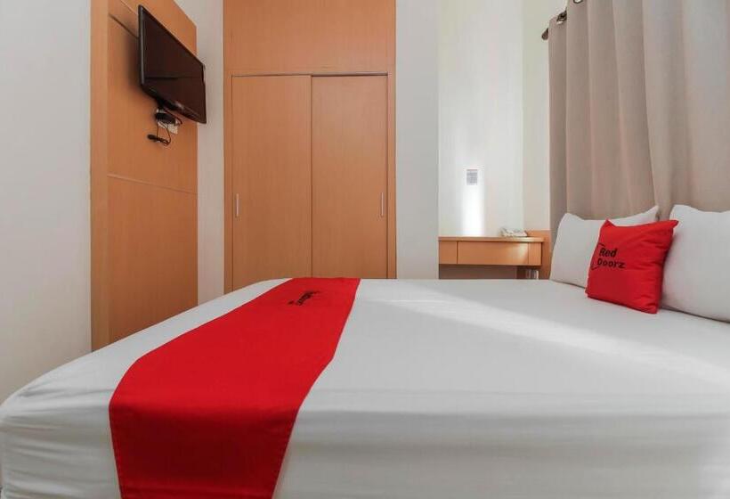 פנסיון Reddoorz Plus Near Galaxy Bekasi