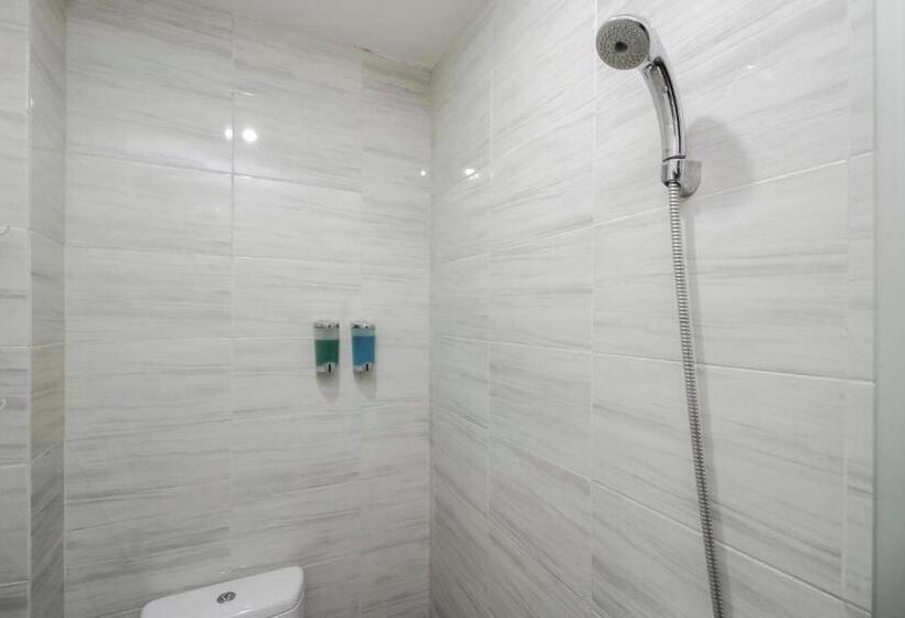 פנסיון Reddoorz Plus Near Galaxy Bekasi