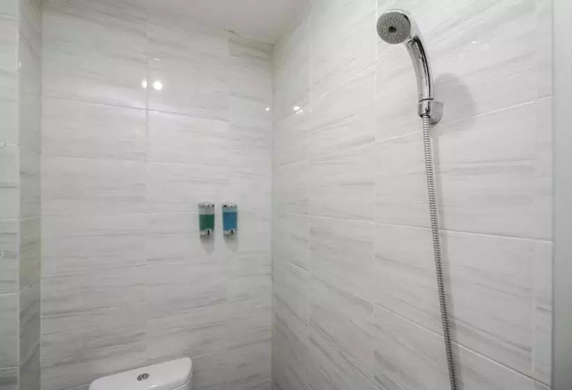 ペンション Reddoorz Plus Near Galaxy Bekasi