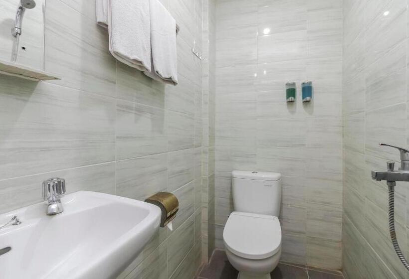 פנסיון Reddoorz Plus Near Galaxy Bekasi