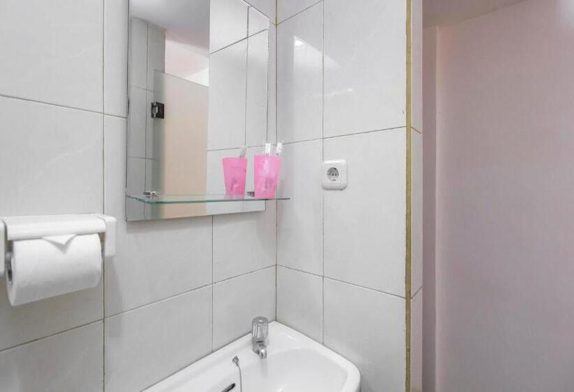 פנסיון Reddoorz Plus Near Galaxy Bekasi