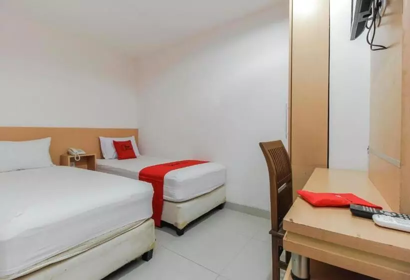 ペンション Reddoorz Plus Near Galaxy Bekasi