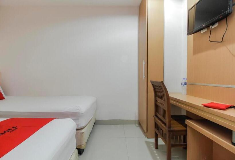 פנסיון Reddoorz Plus Near Galaxy Bekasi