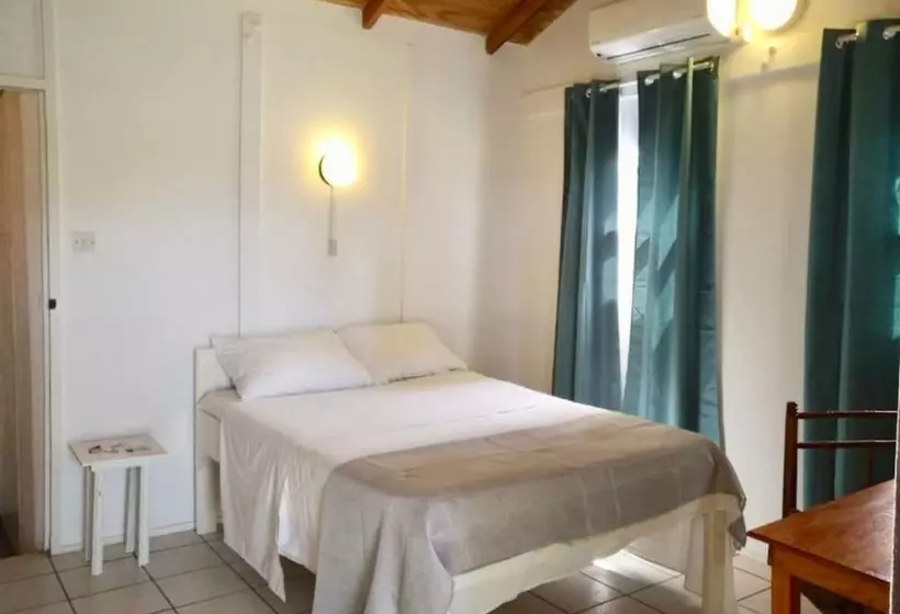 هتل The Reef Beach Huts