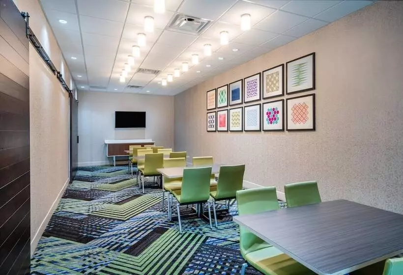 Hotelli Holiday Inn Express & Suites Atlanta Airport Ne   Hapeville, An Ihg