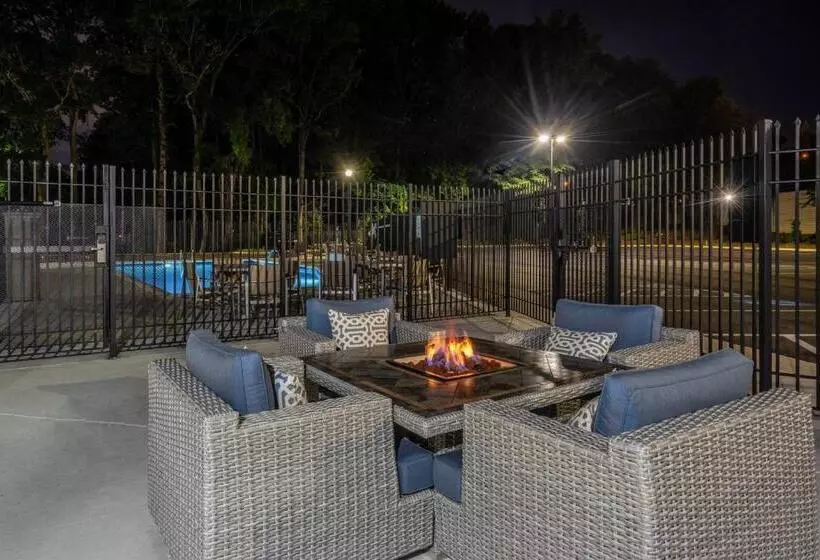 Hotelli Holiday Inn Express & Suites Atlanta Airport Ne   Hapeville, An Ihg