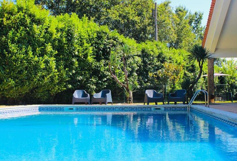 پانسیون The Oak´s Wolf Country House