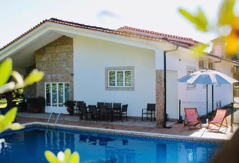 Majatalo The Oak´s Wolf Country House