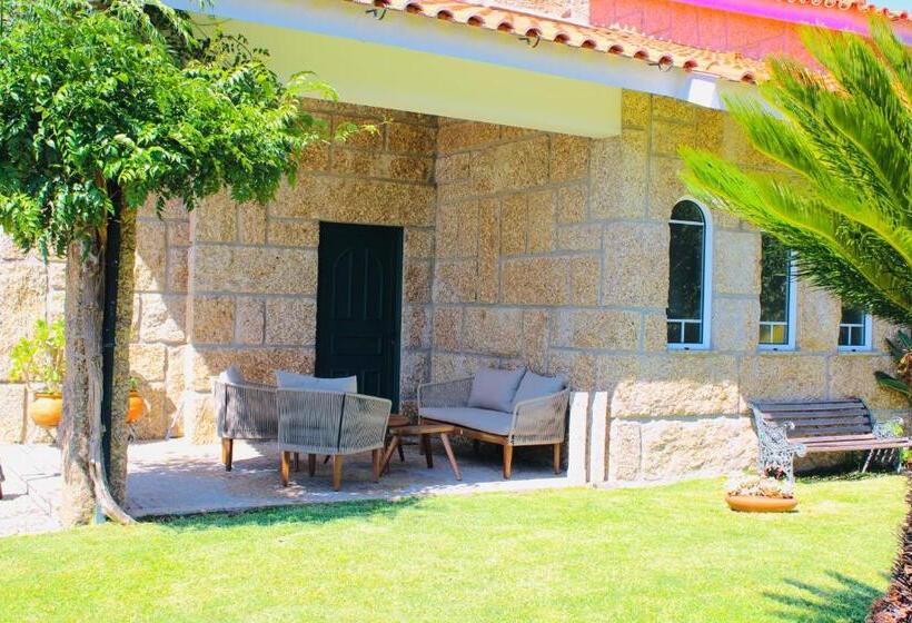 پانسیون The Oak´s Wolf Country House