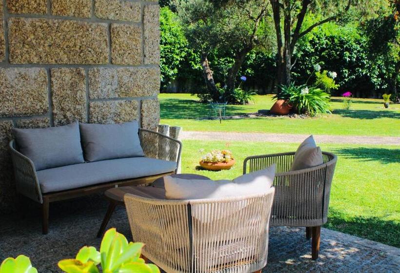 پانسیون The Oak´s Wolf Country House