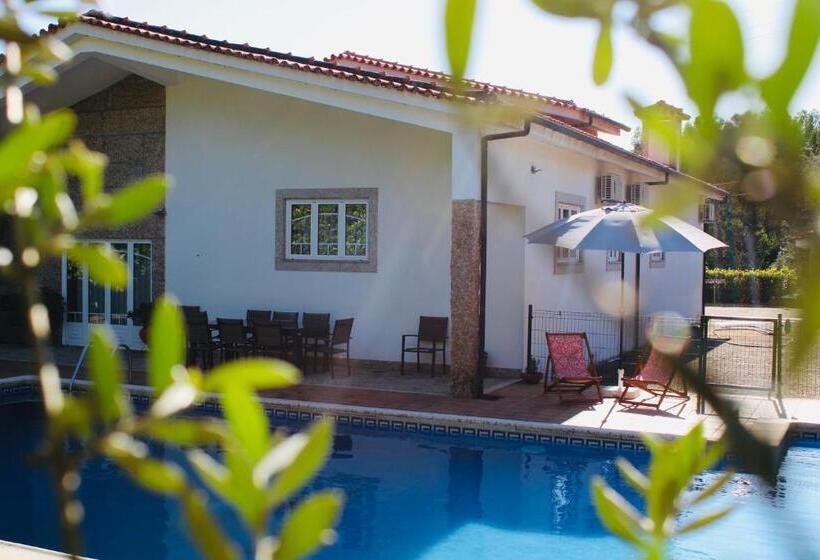 پانسیون The Oak´s Wolf Country House