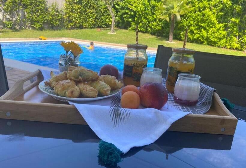 پانسیون The Oak´s Wolf Country House