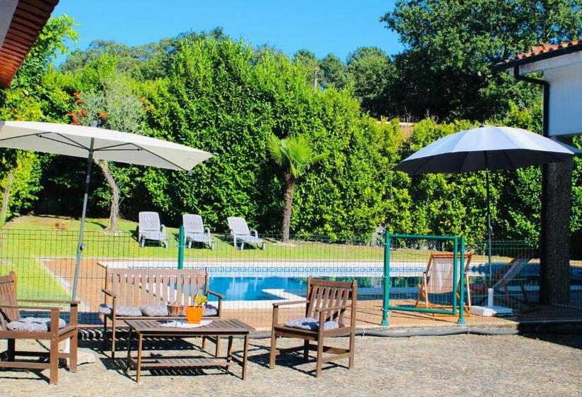 پانسیون The Oak´s Wolf Country House